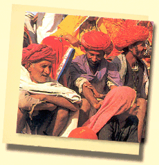 Hombres del Rajasthn con una celebracin en una aldea en eso 